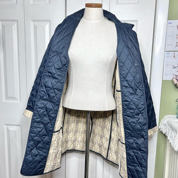 LLBean long black quilted/ insulated field jacket, plaid lining, item 276593 - Picture 3 of 5